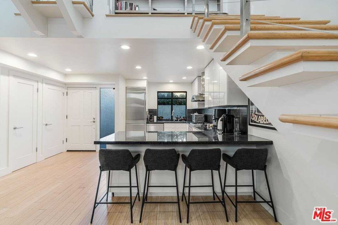 940 14th St Apt E #E - Photo 2 of 17