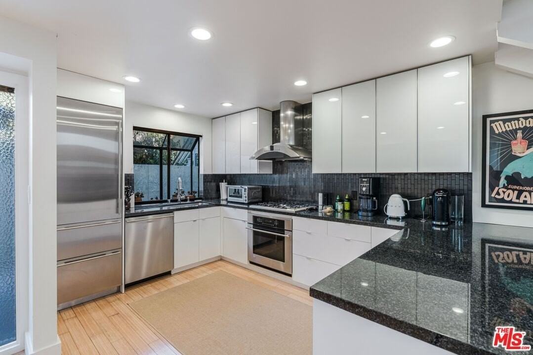 940 14th St Apt E #E - Photo 3 of 17