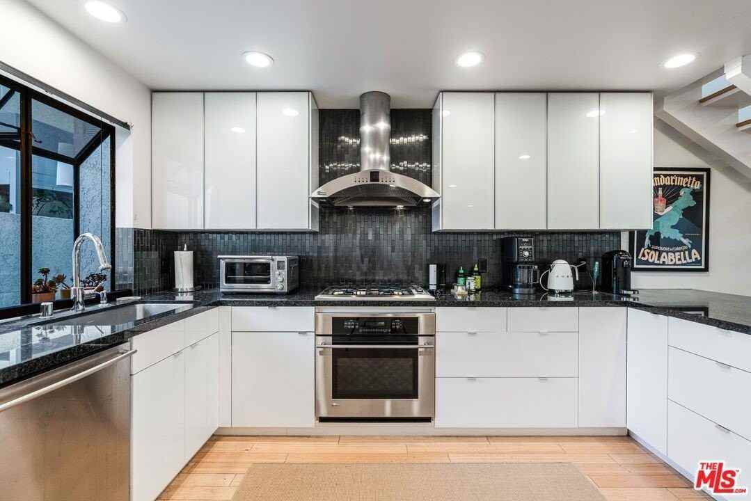 940 14th St Apt E #E - Photo 4 of 17