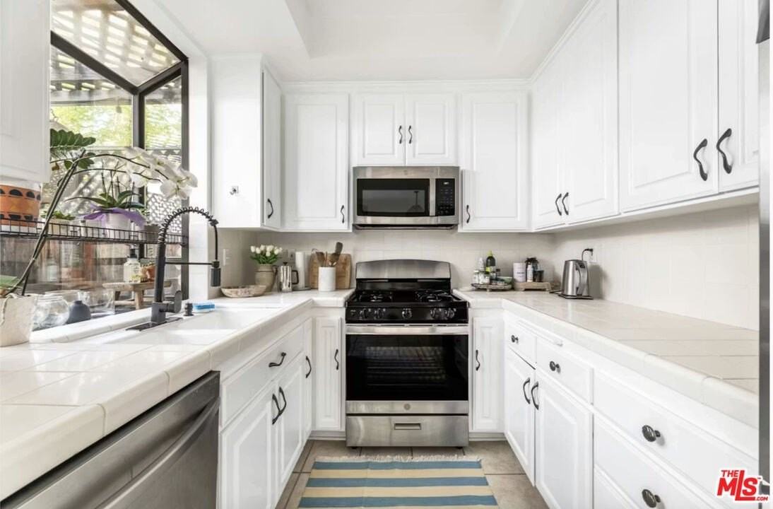 1108 18th St Apt 5 #5 - Photo 7 of 11