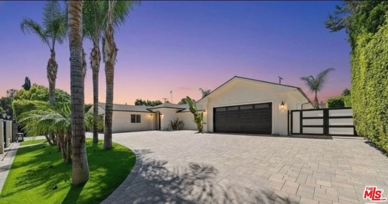 6243 Berquist Ave - Photo 2 of 16