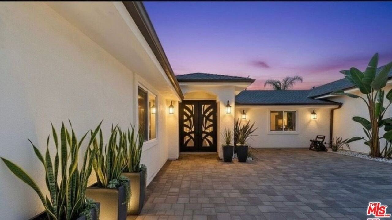 6243 Berquist Ave - Photo 3 of 16