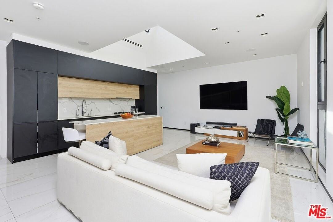 1253 N Sweetzer Ave Apt 7 #7 - Photo 2 of 17