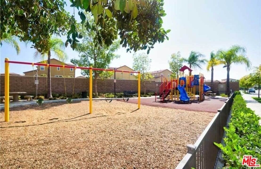 10533 Maple Ln - Photo 2 of 42