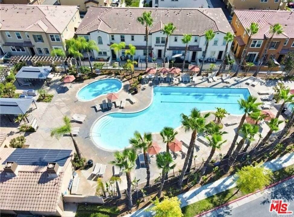 10533 Maple Ln - Photo 3 of 42