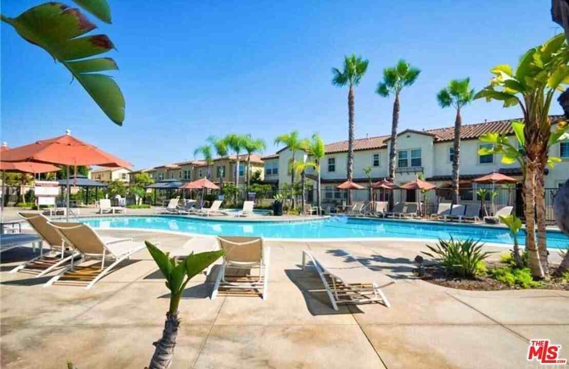 10533 Maple Ln - Photo 5 of 42