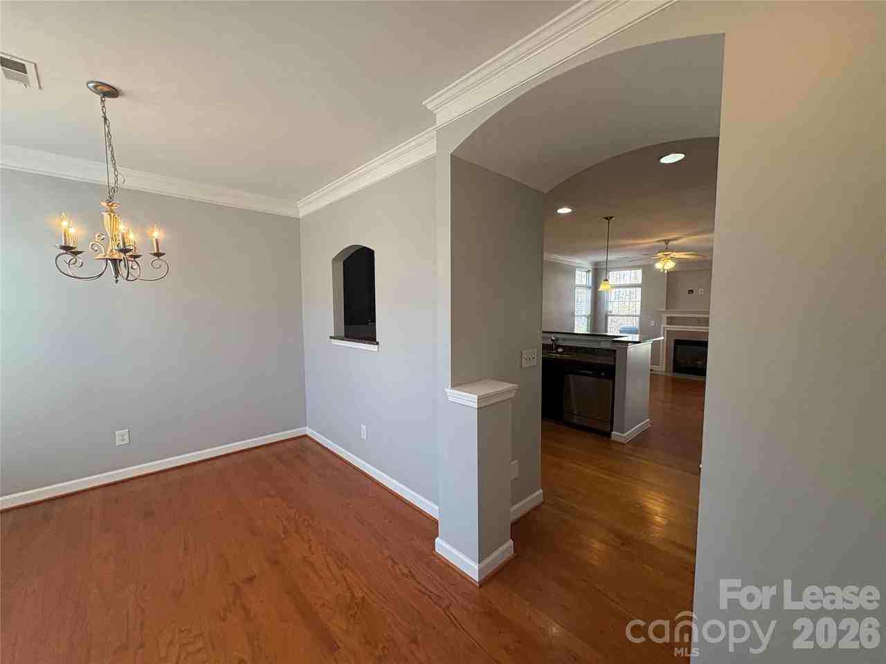2912 White Willow Rd - Photo 3 of 43