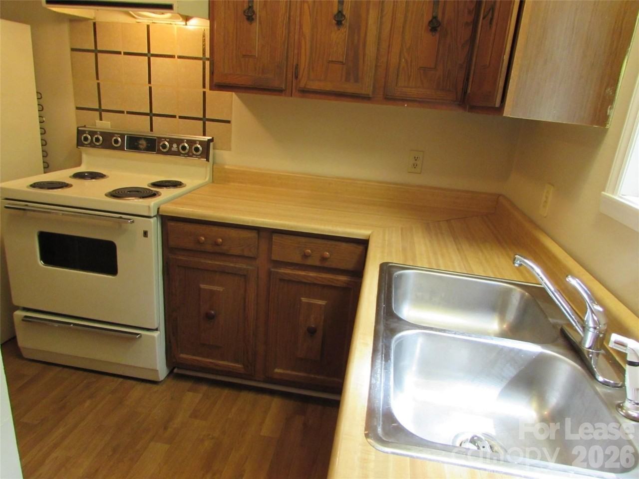 1260 Fieldstone Rd Apt B #B - Photo 4 of 9