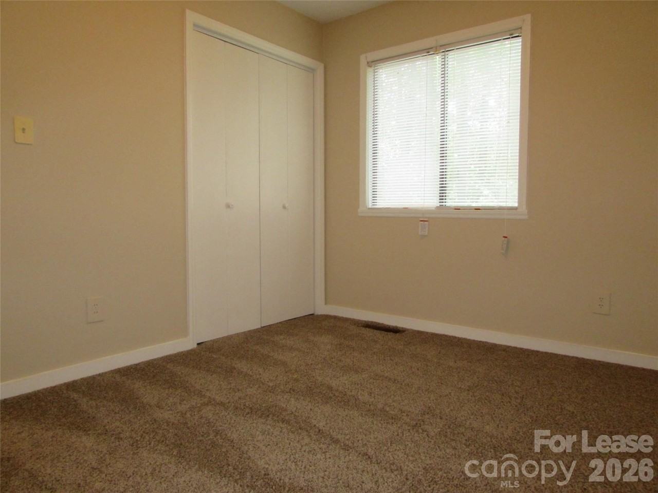 1260 Fieldstone Rd Apt B #B - Photo 6 of 9