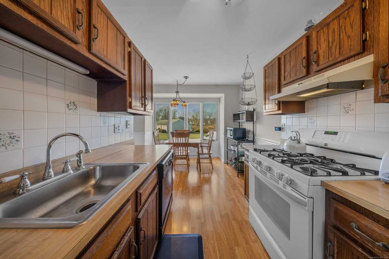 83 Carriage Dr #83 - Photo 7 of 33