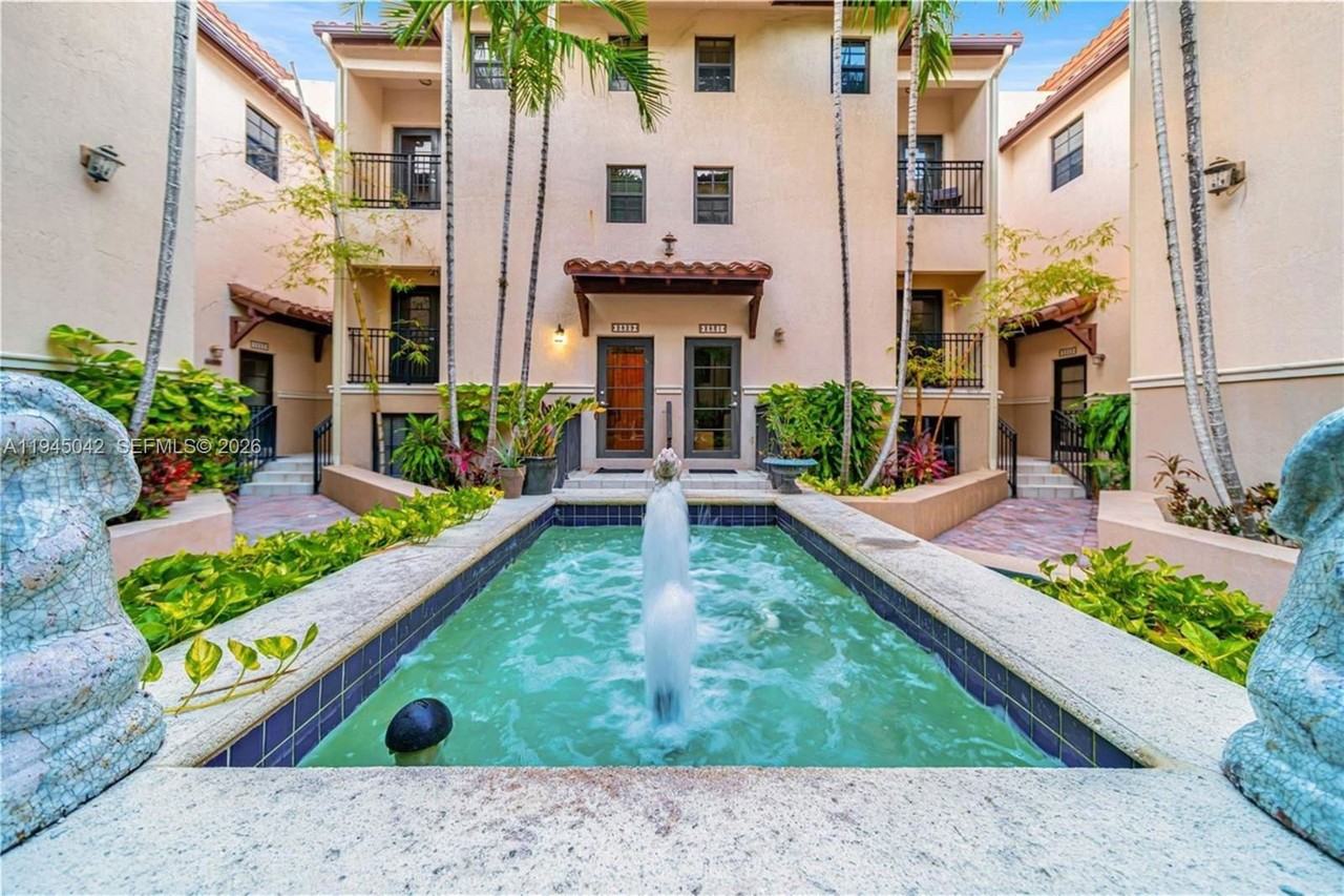 2829 Coconut Ave - Photo 3 of 8