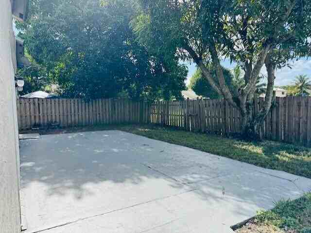 6008 Strawberry Fields Way - Photo 4 of 8