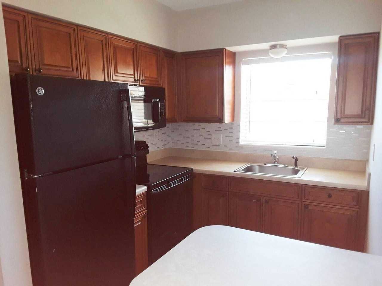 875 Sw 4th Ct #2 - Photo 2 of 6