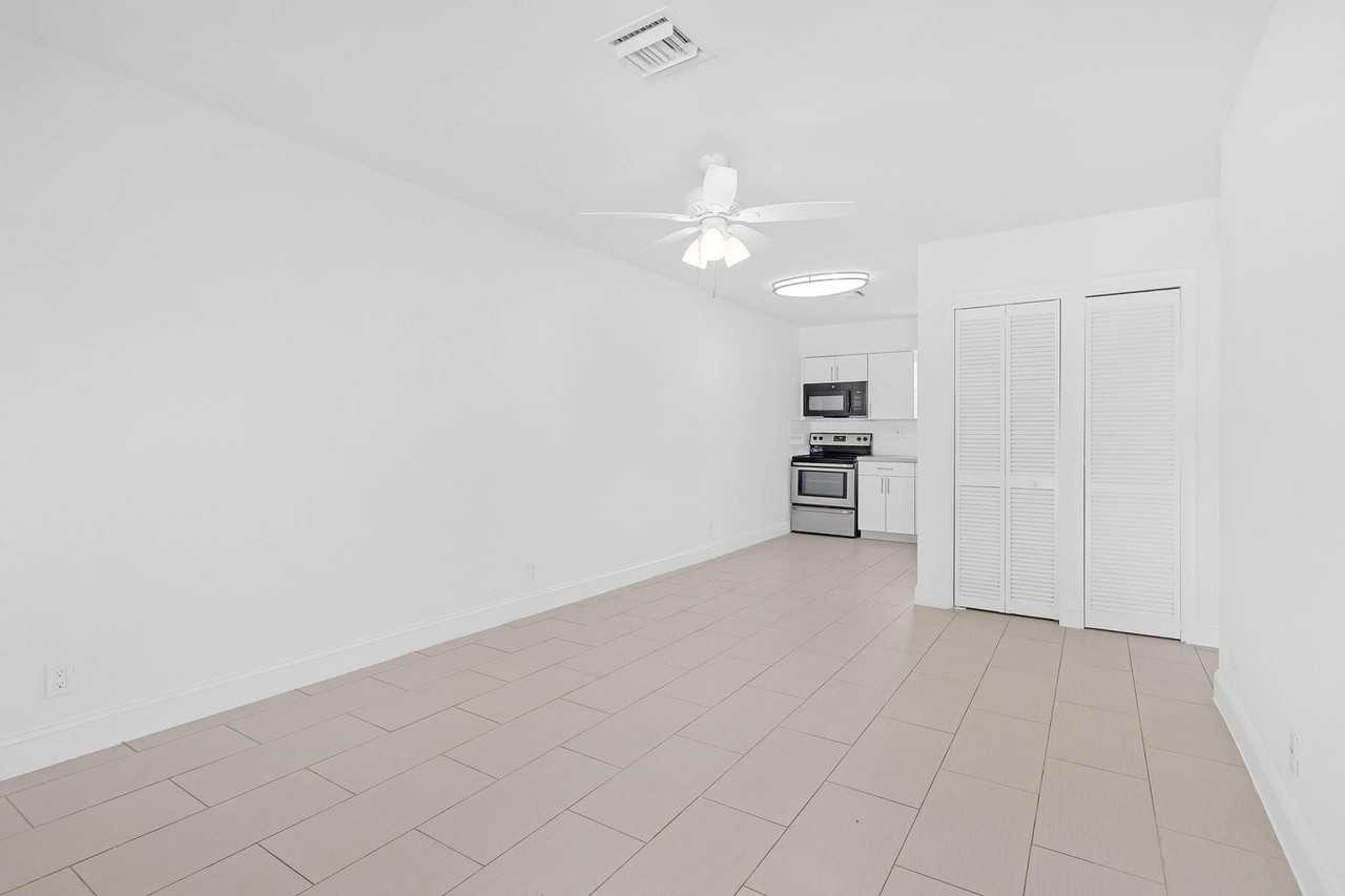 330 W Camino Real - Photo 4 of 8