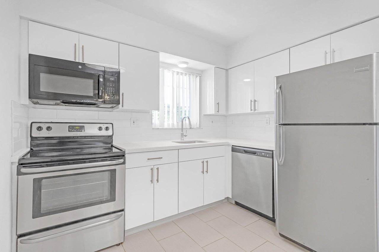 330 W Camino Real - Photo 7 of 8