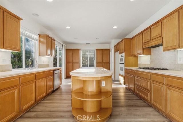 6 Sutton - Photo 3 of 8