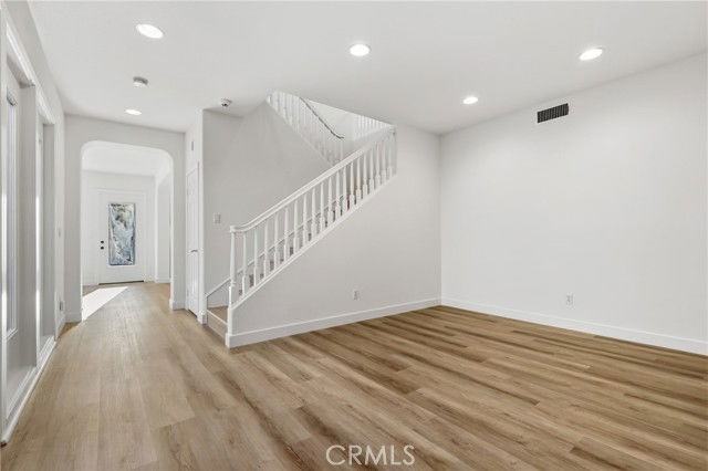 6 Sutton - Photo 7 of 8