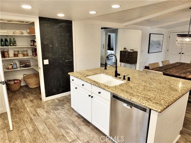 220 Loyola Rd - Photo 2 of 8