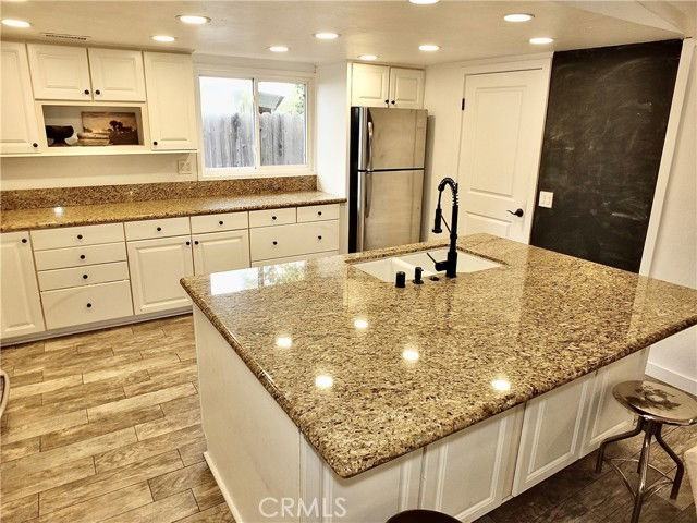 220 Loyola Rd - Photo 3 of 8