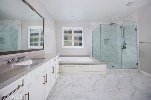 2017 Picasso - Photo 2 of 8