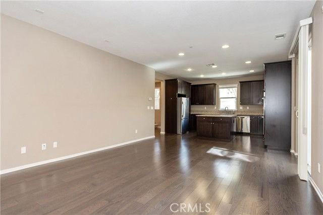 148 Compass - Photo 3 of 8