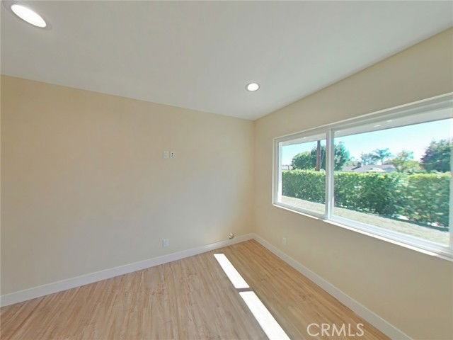 17633 Nordhoff St - Photo 2 of 8