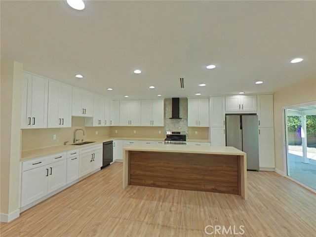 17633 Nordhoff St - Photo 4 of 8