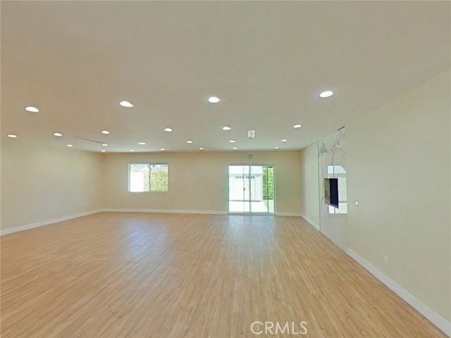 17633 Nordhoff St - Photo 6 of 8