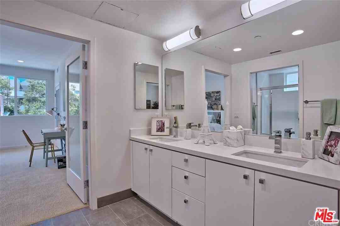4240 Laurel Canyon Blvd #402 - Photo 2 of 8