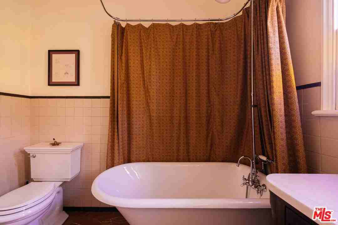 11523 Albers St - Photo 2 of 8