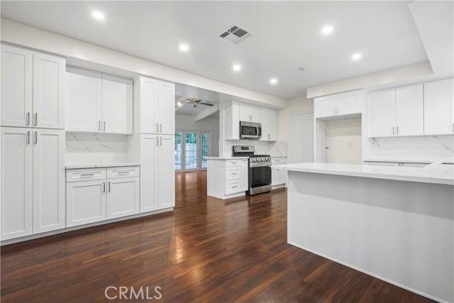 24210 Bessemer St - Photo 4 of 8