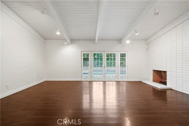 24210 Bessemer St - Photo 5 of 8