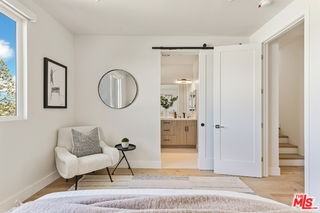 3218 S Barrington Ave