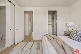 3218 S Barrington Ave - Photo 3 of 8