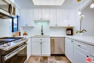 1909 Pelham Ave #102 - Photo 5 of 8