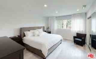 10331 La Grange Ave - Photo 4 of 8