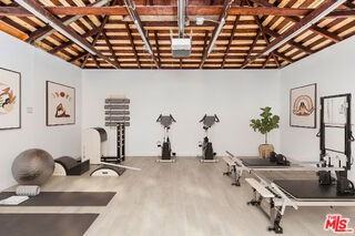 606 N Camden Dr - Photo 2 of 8