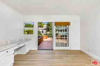 606 N Camden Dr - Photo 5 of 8