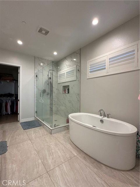 438 Sycamore Dr - Photo 2 of 8