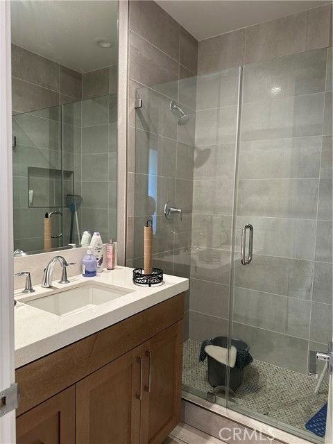 438 Sycamore Dr - Photo 4 of 8