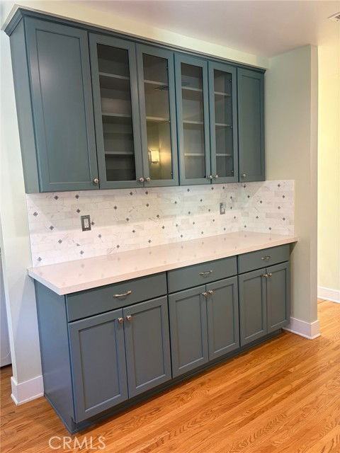 559 W 39th St - Photo 3 of 8