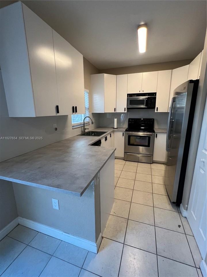 4104 Ne 24th Dr - Photo 2 of 5