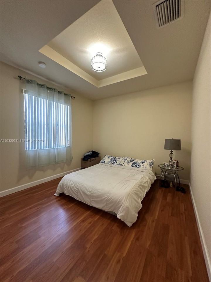 133 Se 28th Ter - Photo 6 of 8