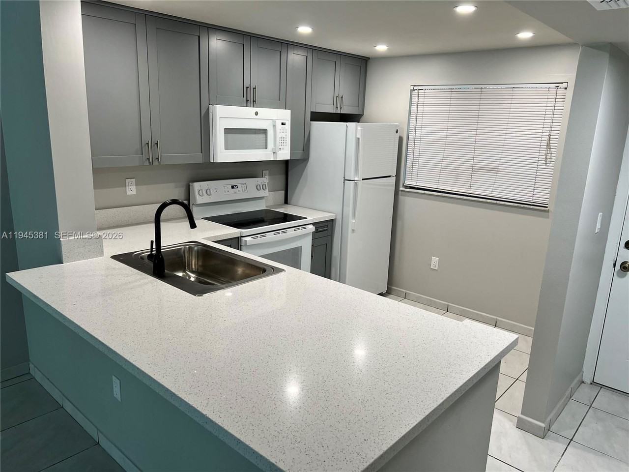 Sw 112th Avenue Cir #211 - Photo 2 of 8