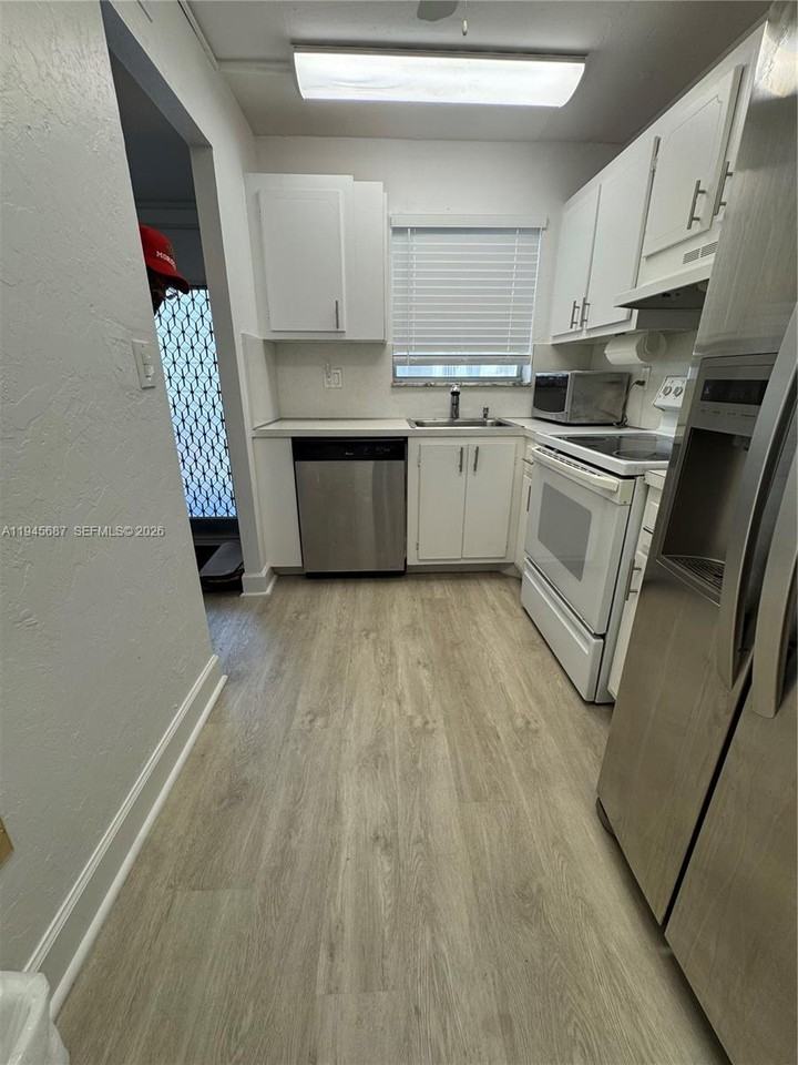 8280 Sunrise Lakes Blvd #202 - Photo 4 of 8