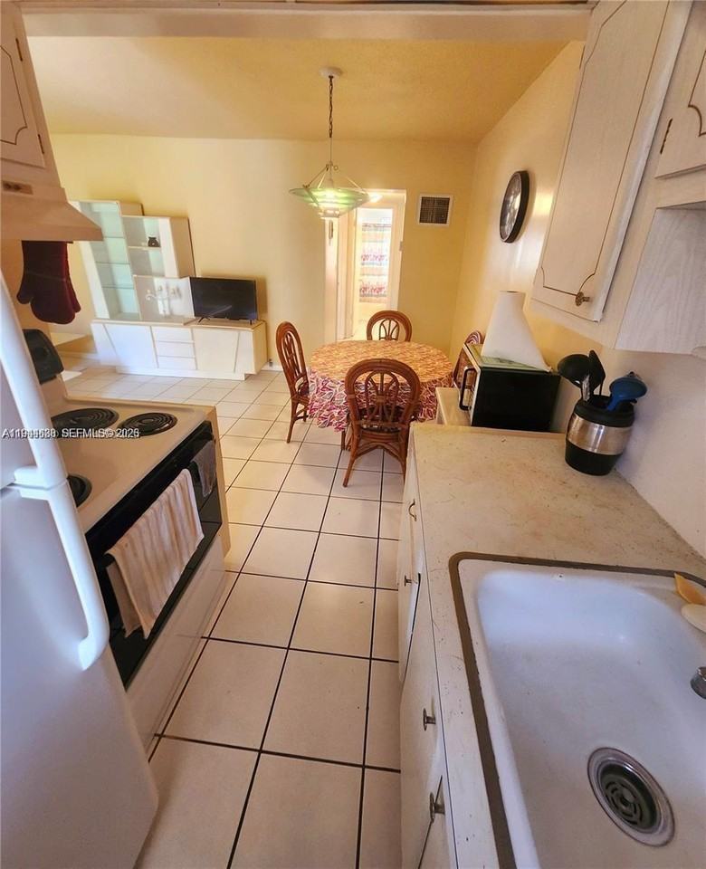 2145 Pierce St #205 - Photo 5 of 8