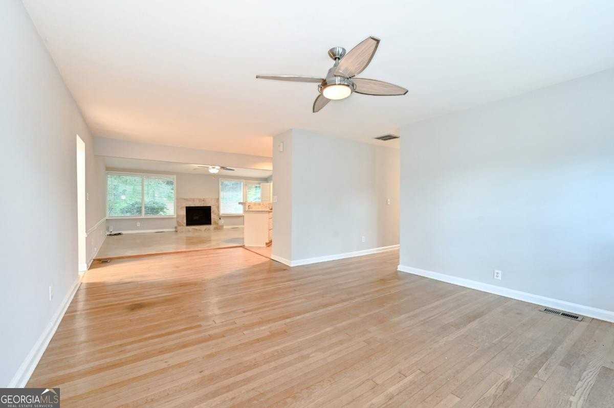 2454 Drew Valley Rd Ne - Photo 5 of 37