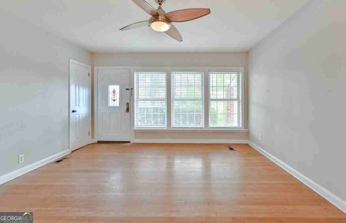 2454 Drew Valley Rd Ne - Photo 7 of 37