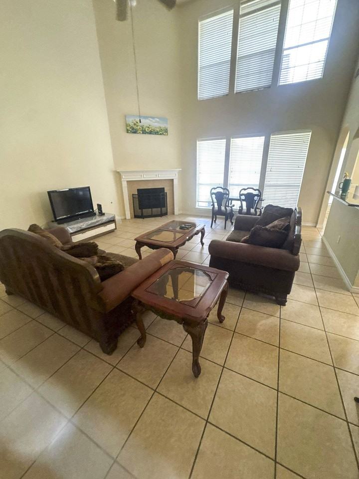 Deer Hollow Dr - Photo 2 of 28