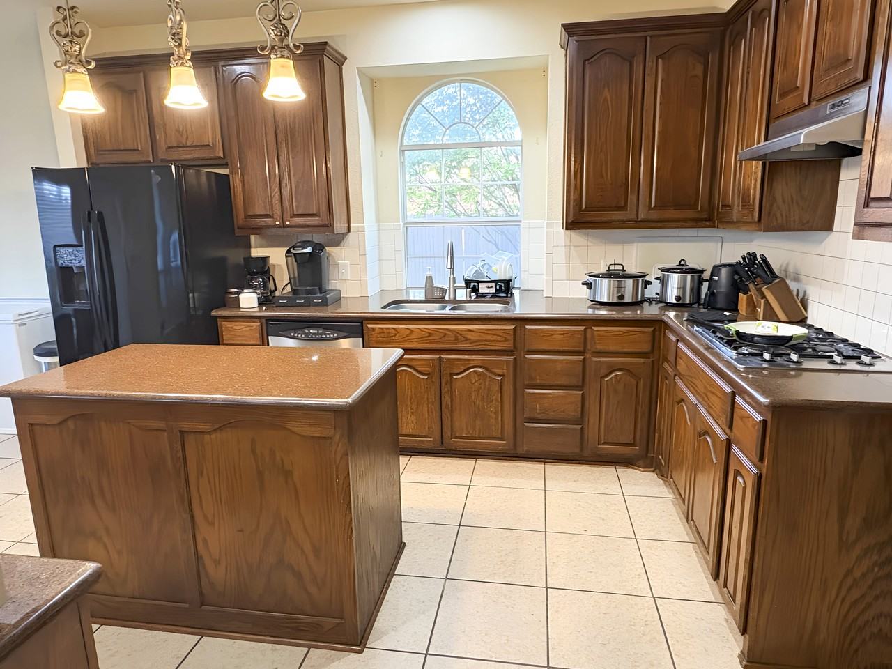 Deer Hollow Dr - Photo 3 of 28